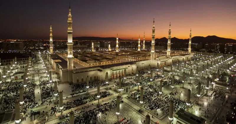 Al-Masjid an-Nabawi, the Prophet's Mosque in Medina, illuminated at dusk